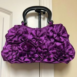 Show stopper clutch! Perfect for any occasion